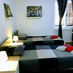 Pula-center And Apartman *