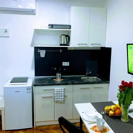 Pula-center And 아파트 *