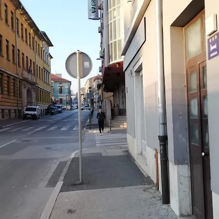 Pula-center And Apartmán *