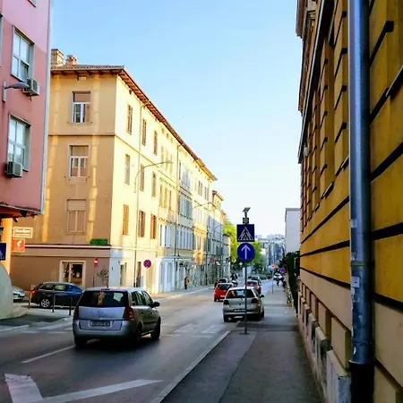 아파트 Pula-center And *