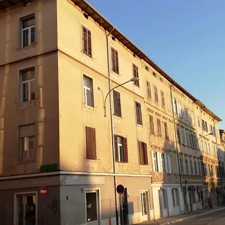 아파트 Pula-center And 풀라