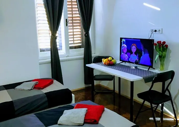 Pula-center And 아파트