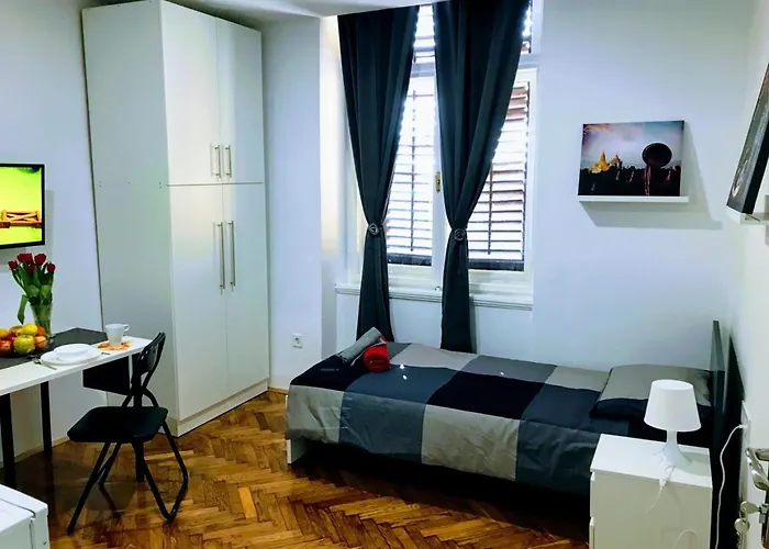 Pula-center And 풀라