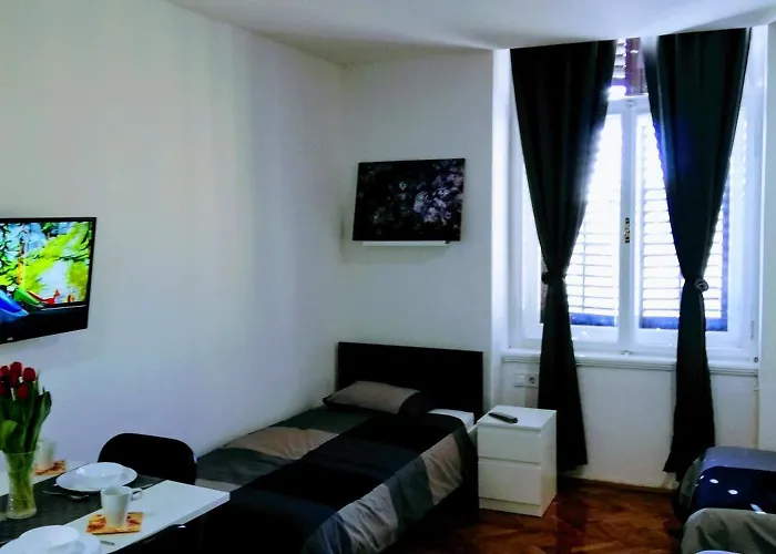 Pula-center And 아파트