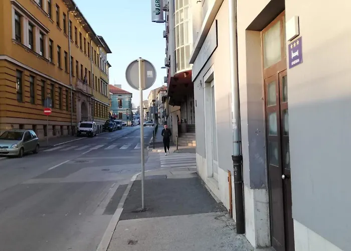 Pula-center And 아파트 *