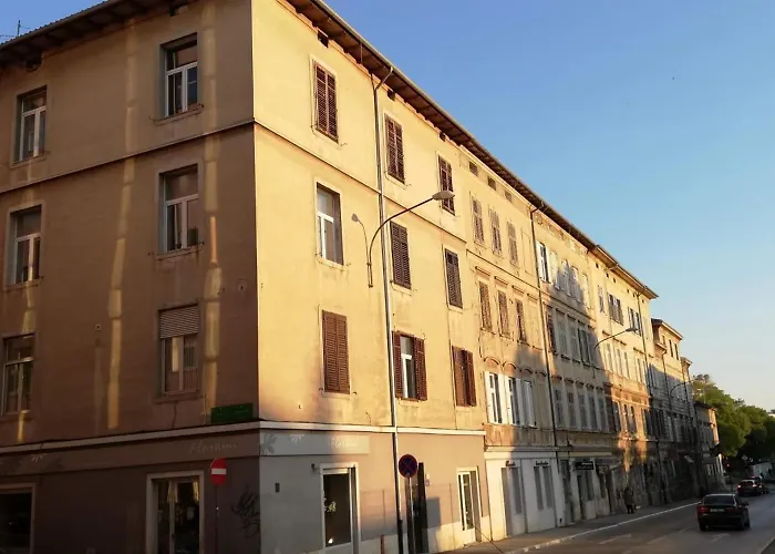 아파트 Pula-center And 풀라