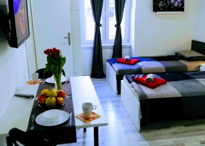 Pula-center And 아파트 *